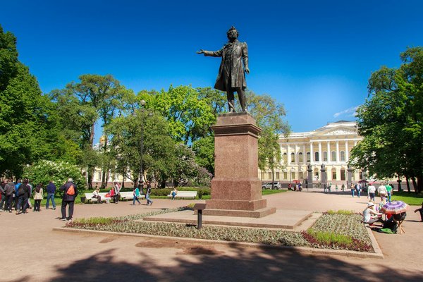Comment choisir une croisière qui propose des excursions pour explorer les dunes de sable en Namibie?