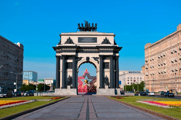 Quels sont les conseils pour camper en sécurité dans des zones de forêts dominées par des prédateurs?